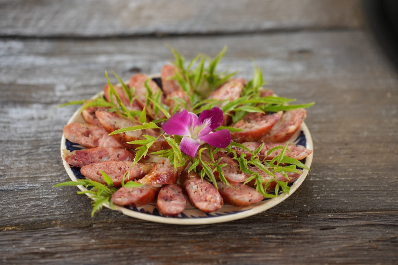 Lạp sườn thái hoa