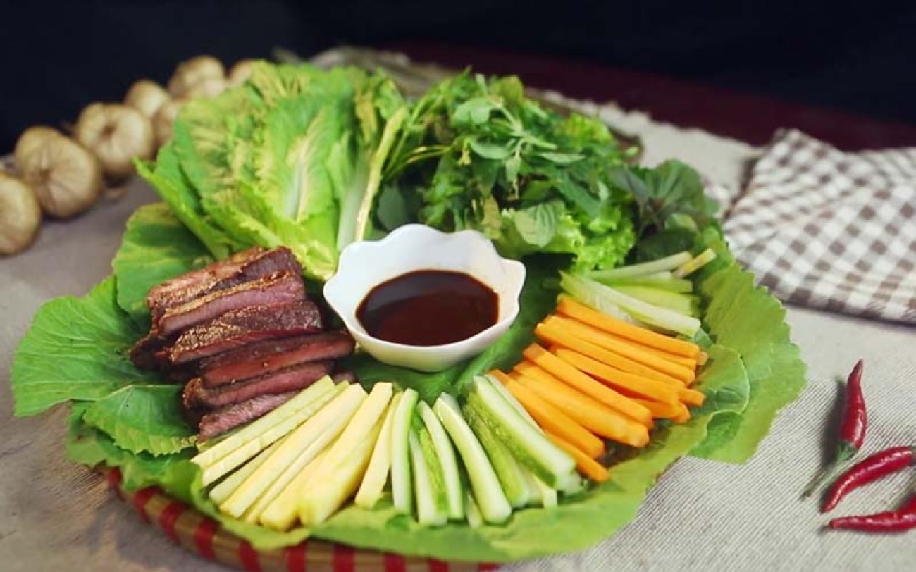 Rau vườn & thịt hun khói