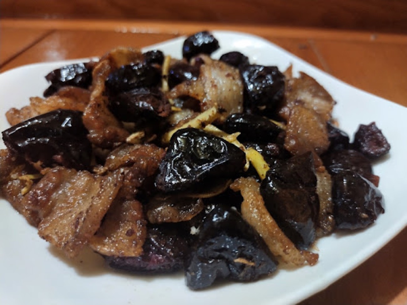 Thịt xào trám đen