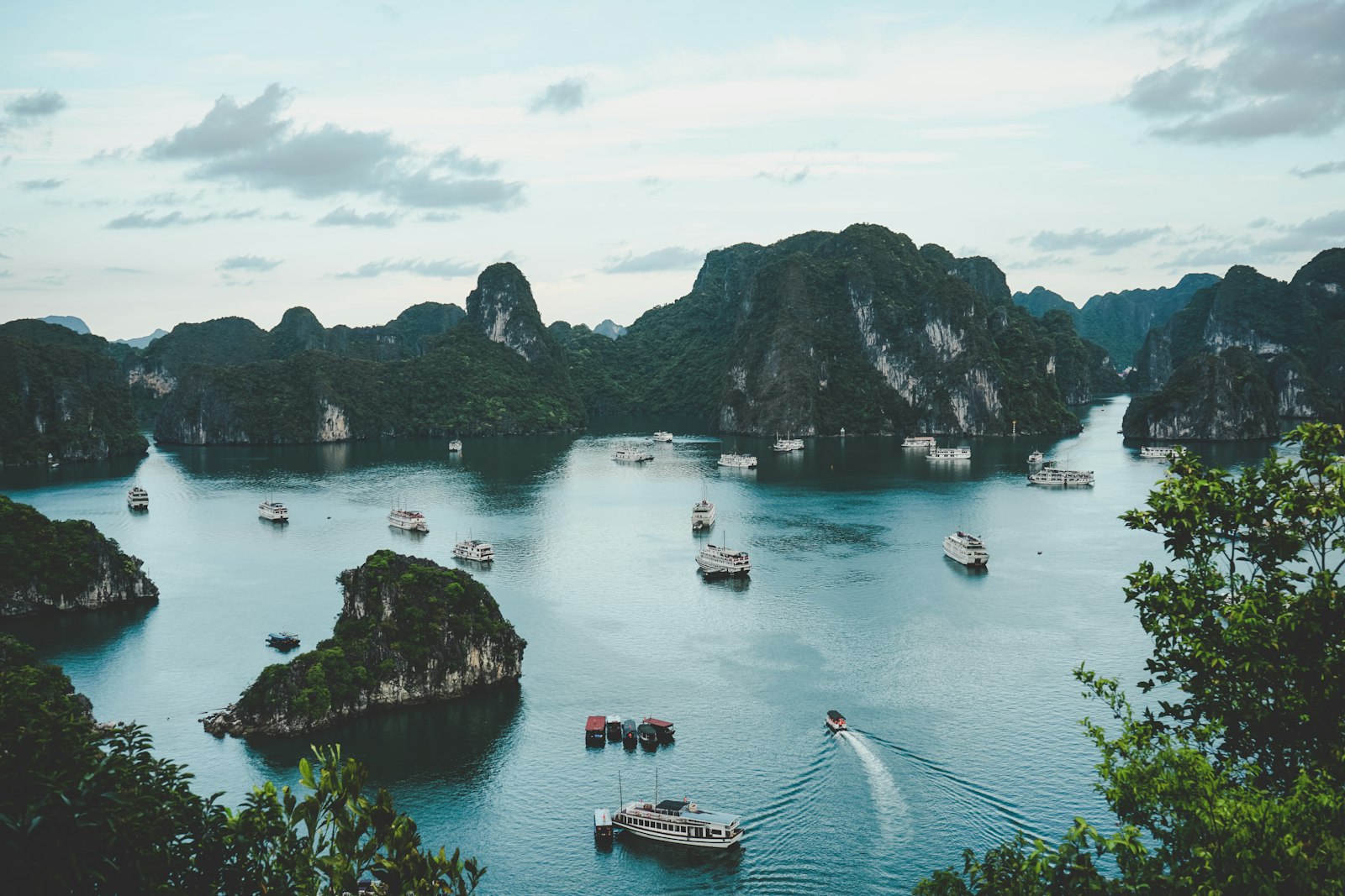 Ruộng bậc thang vùng cao — nhịp nông nghiệp của bản làng